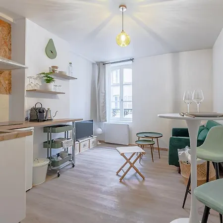 Les Cocktails Apartment